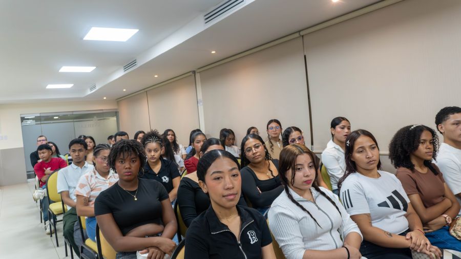 Feria de empleabilidad conecta a nuestros egresados con empresas de la región